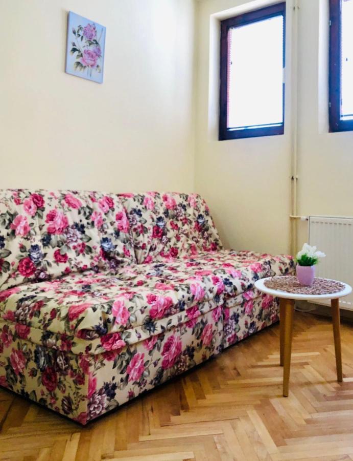 Kraguj Apartments 1 クラグイェヴァツ エクステリア 写真