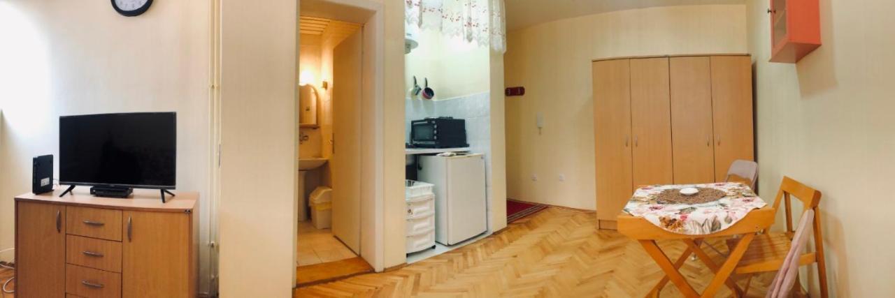Kraguj Apartments 1 クラグイェヴァツ エクステリア 写真